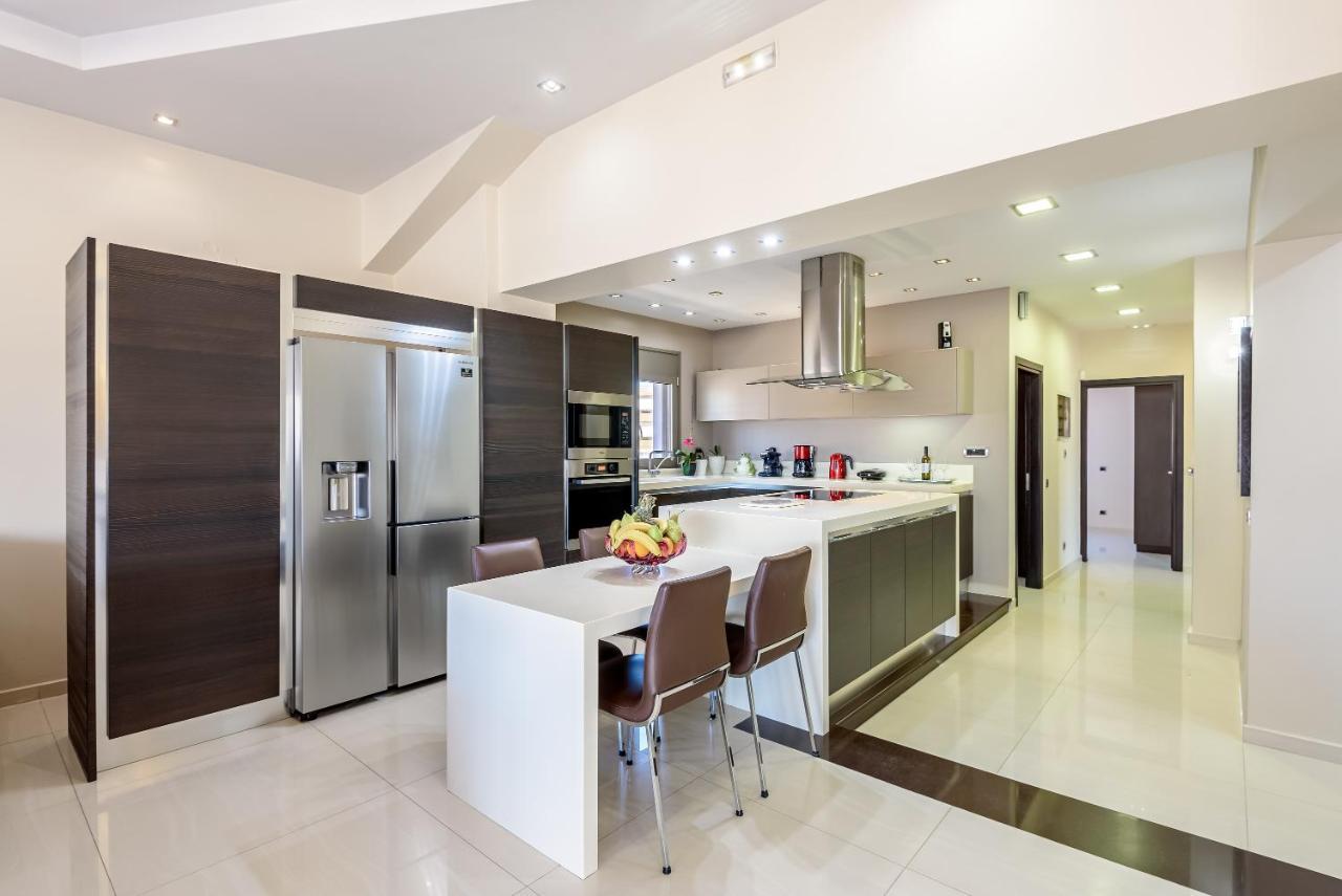 Luxury Villa In City Center With Rooftop Swimming Pool Ханя Екстериор снимка