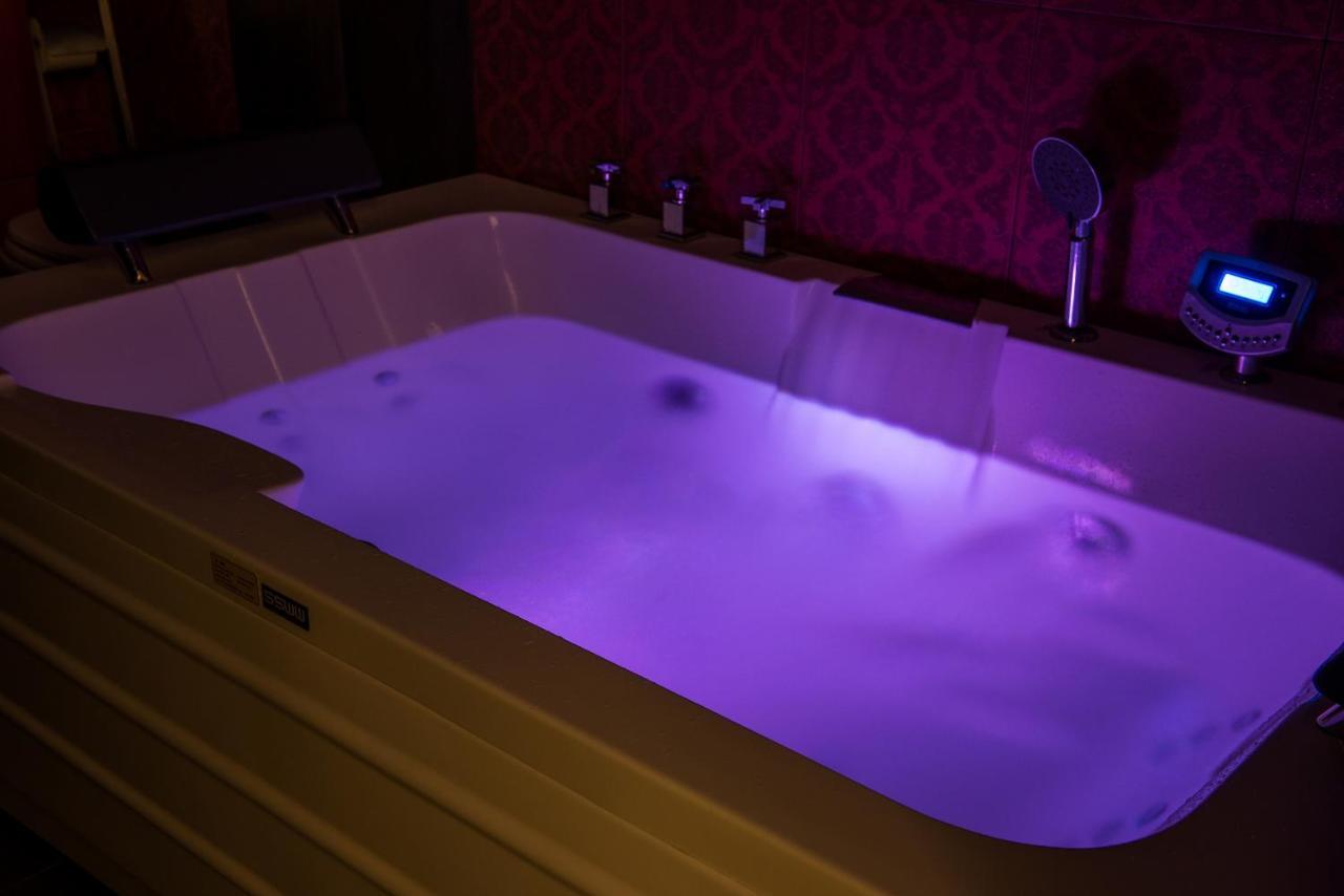 Luxury Villa In City Center With Rooftop Swimming Pool Ханя Екстериор снимка